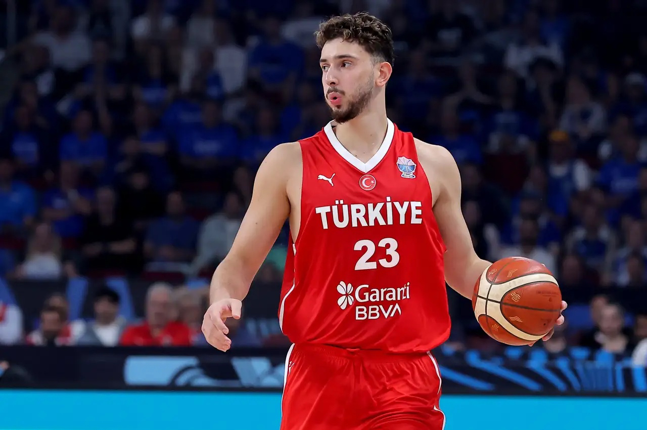 关于关键时刻全明星赛传出新动向；亚特兰大篮板制胜；管理层表态：气氛紧张；资深球员宣示担当的信息lol在线投注